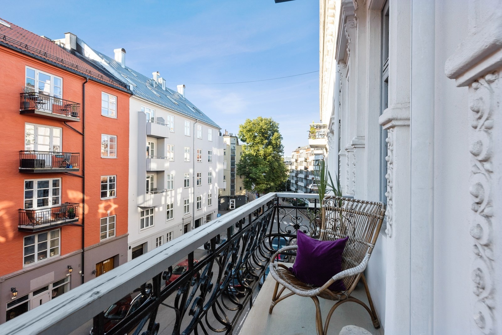 Balkong med sol fra morgen til ca. kl. 17.00 om sommeren. Galleribilde