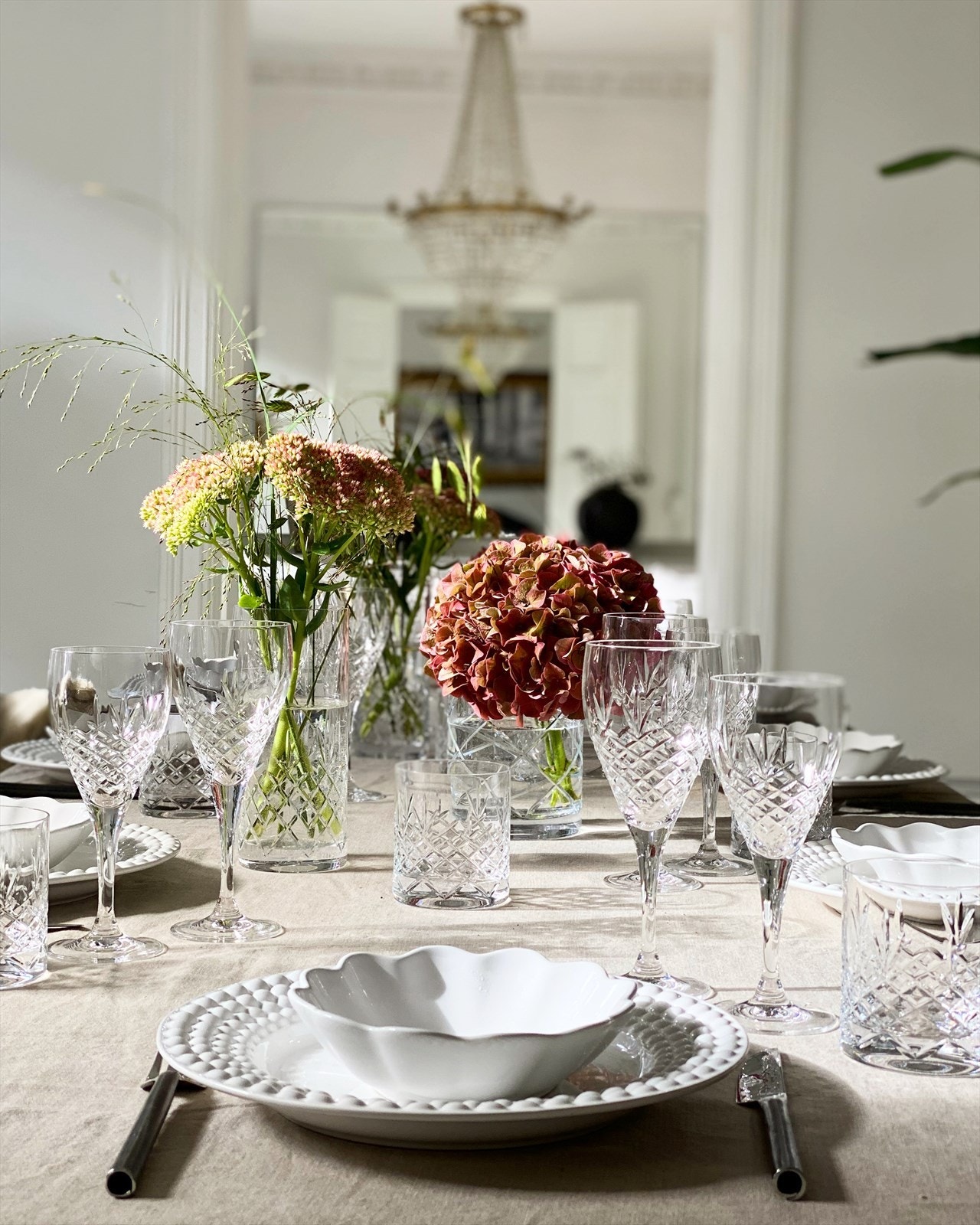 Det er fantastisk hyggelig å kunne invitere mange venner til lunch eller middag i så vakre omgivelser! Galleribilde