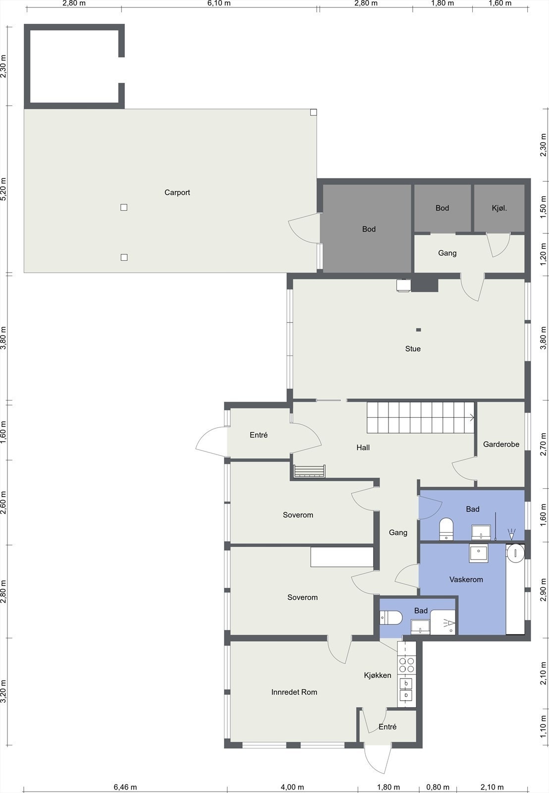 1. etasje: 136 kvm bruksareal: Hovedentré, hall, garderobe, 2 soverom, bad/wc, vaskerom, stue, bod, kjølerom + separat del med egen inngang bestående av entré, innredet rom med åpen kjøkkenløsning, bad/wc. Galleribilde