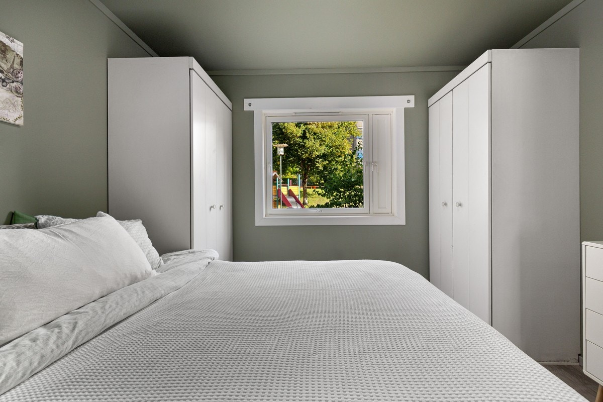 For lagring finnes det innvendig bod, kjellerbod og utebod. Det samlede bodarealet er på ca. 9 kvm. Galleribilde