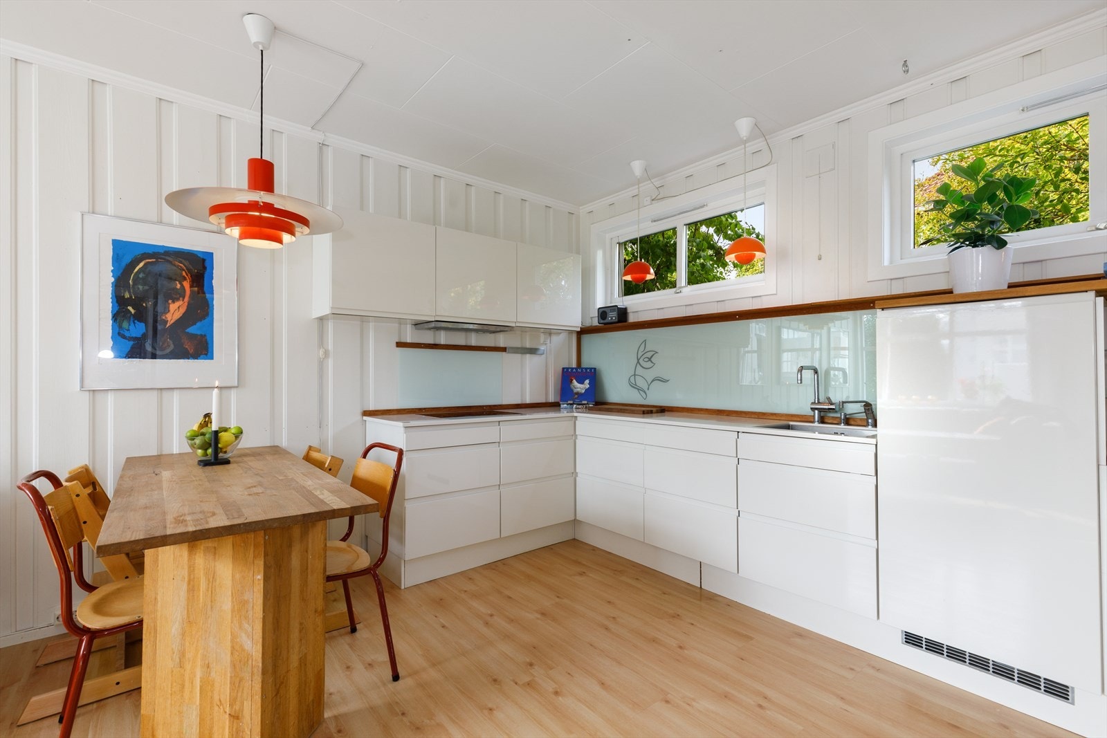 Det er også godt med plass til stort spisebord Galleribilde