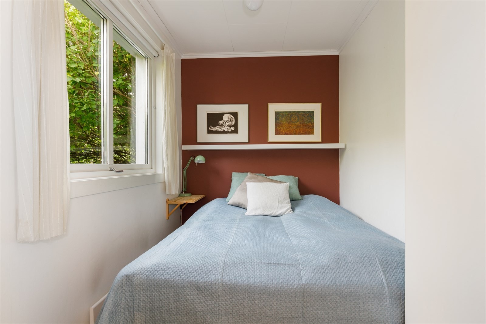 Soverommet, malt i behagelige farger Galleribilde