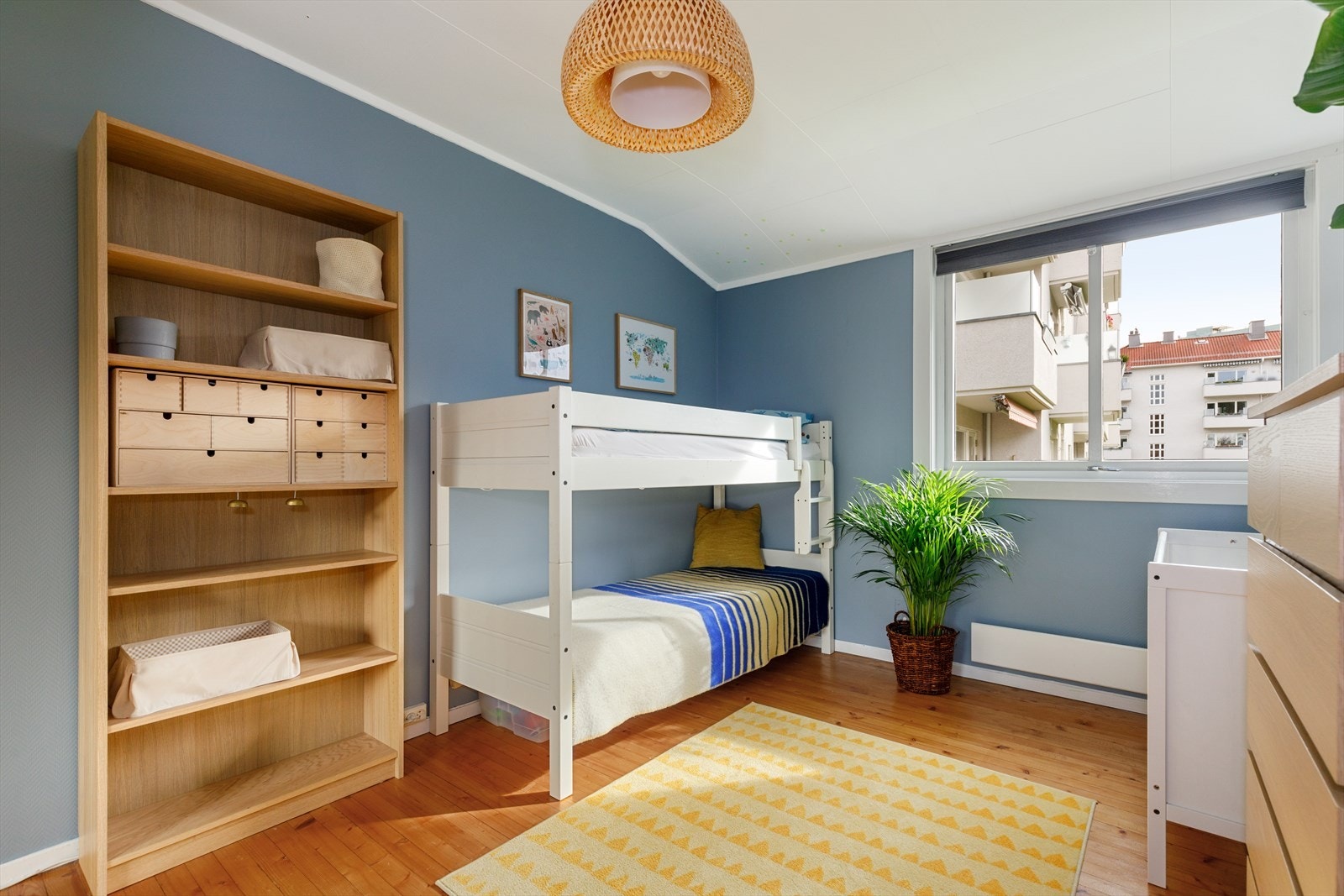 Boligens andre soverom er av god størrelse Galleribilde