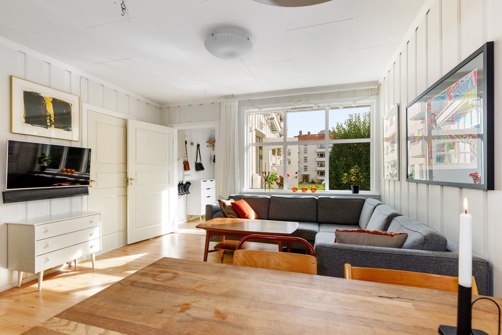 Stuen størrelse gir rom for flere spennende møbleringsalternativer Galleribilde