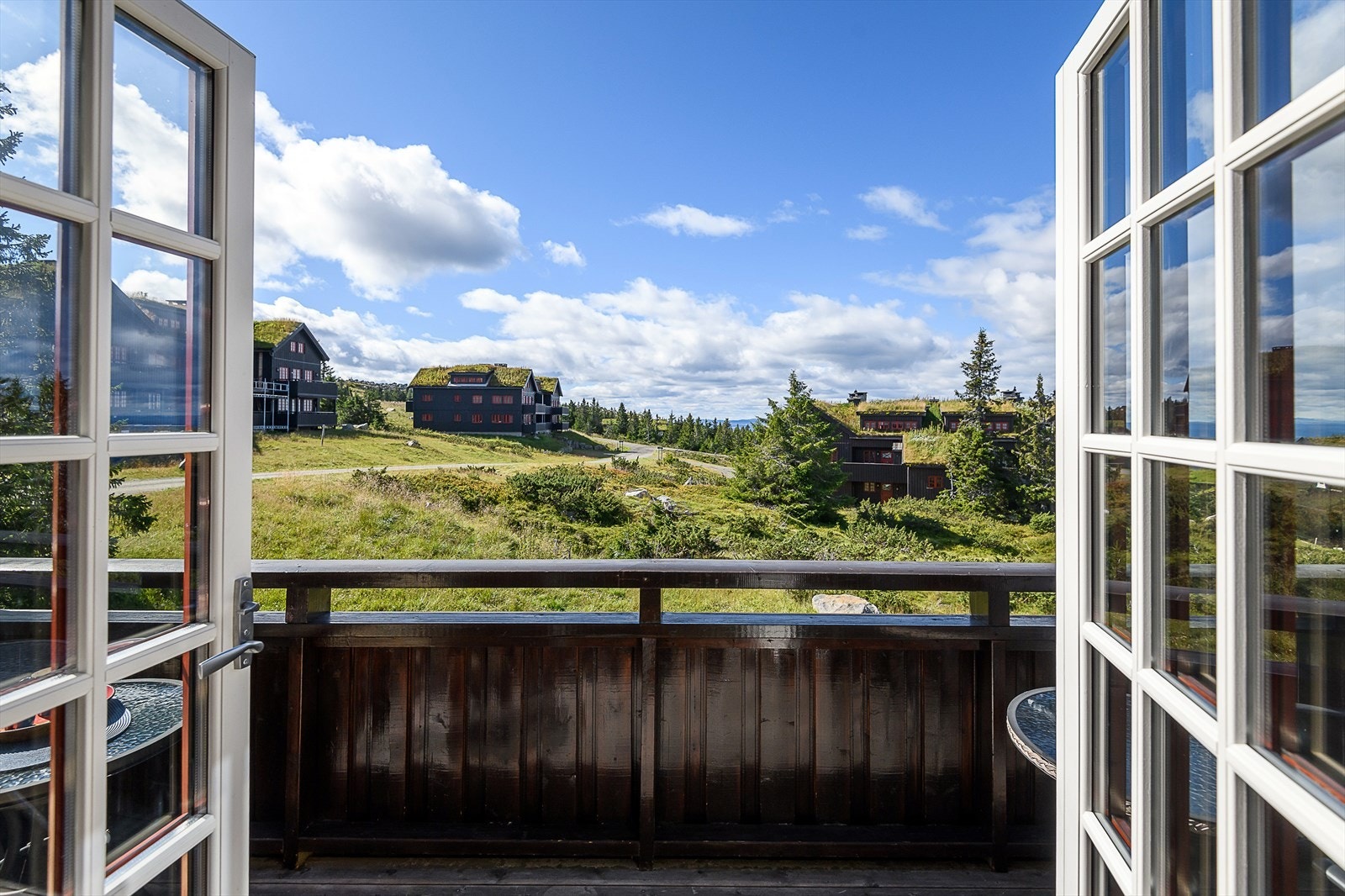 Fra leiligheten er det kun et steinkast til Hafjell Alpinanlegg. Galleribilde