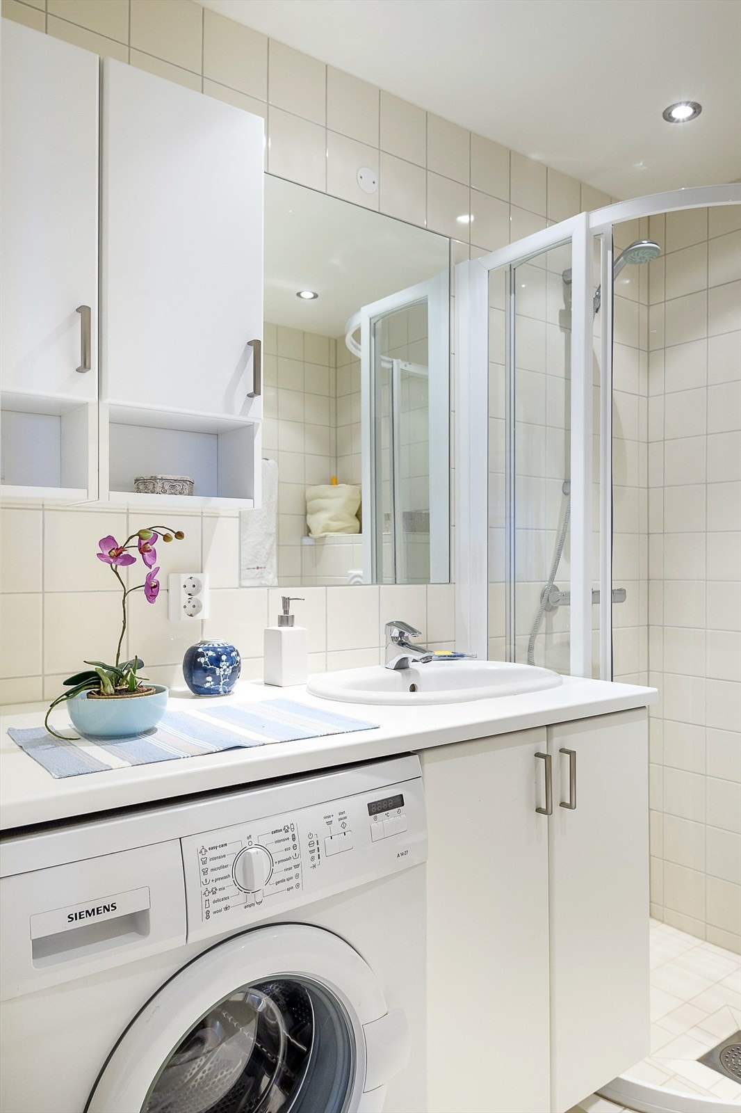 På ett av badene i 1. etasje er det opplegg for vaskemaskin. Galleribilde