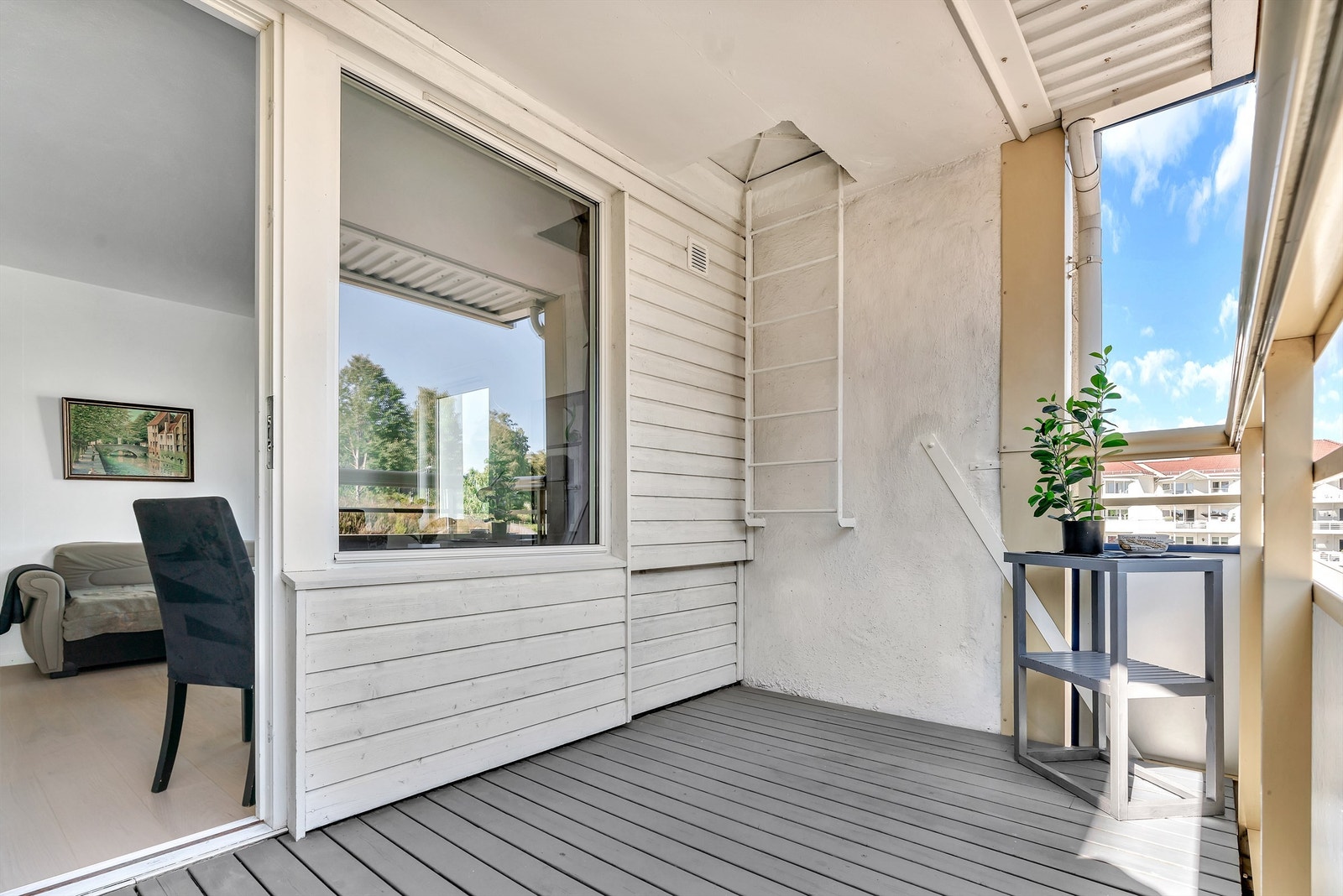Terrassebord ble malt i 2019. Galleribilde