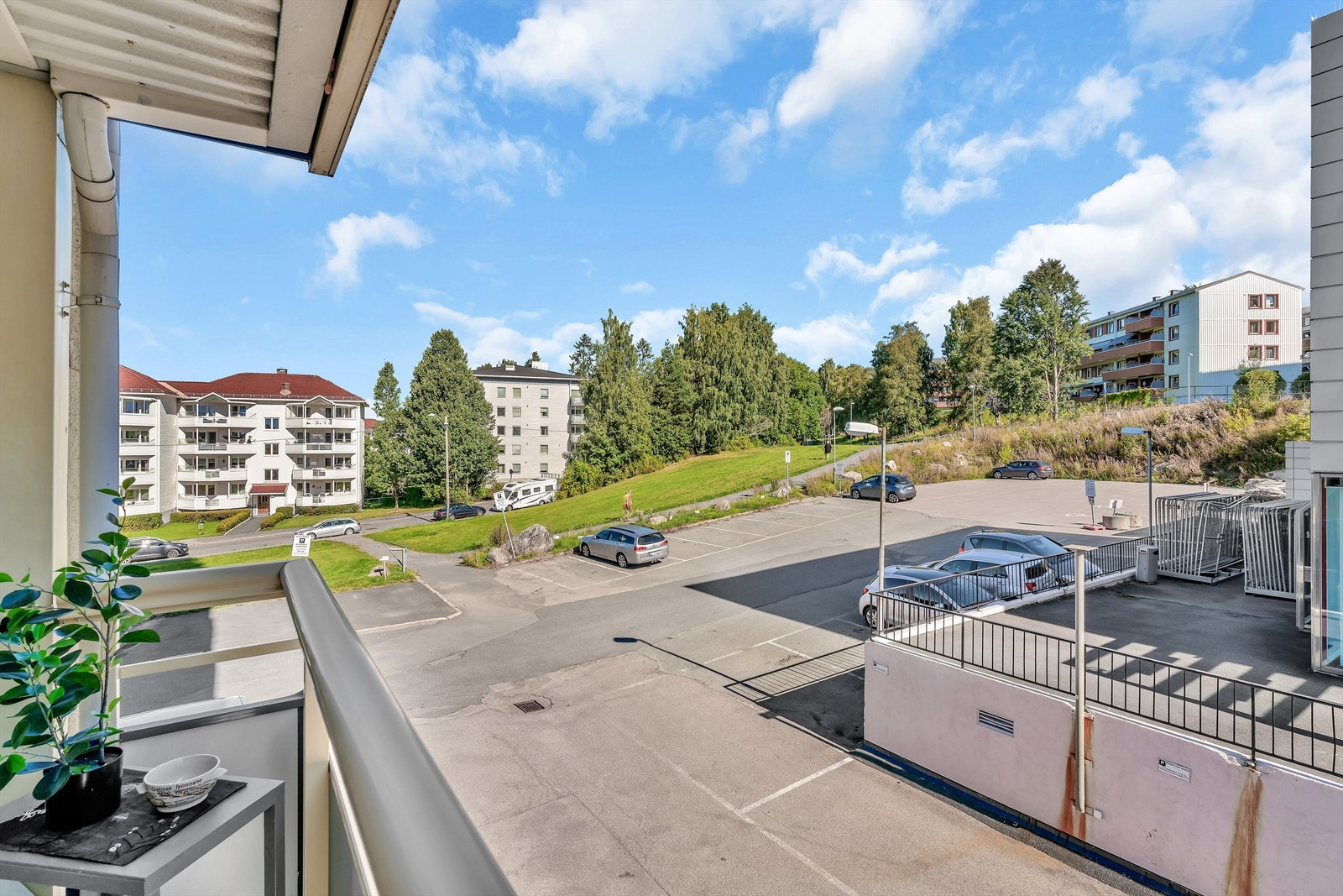 Utsyn fra balkong. Galleribilde