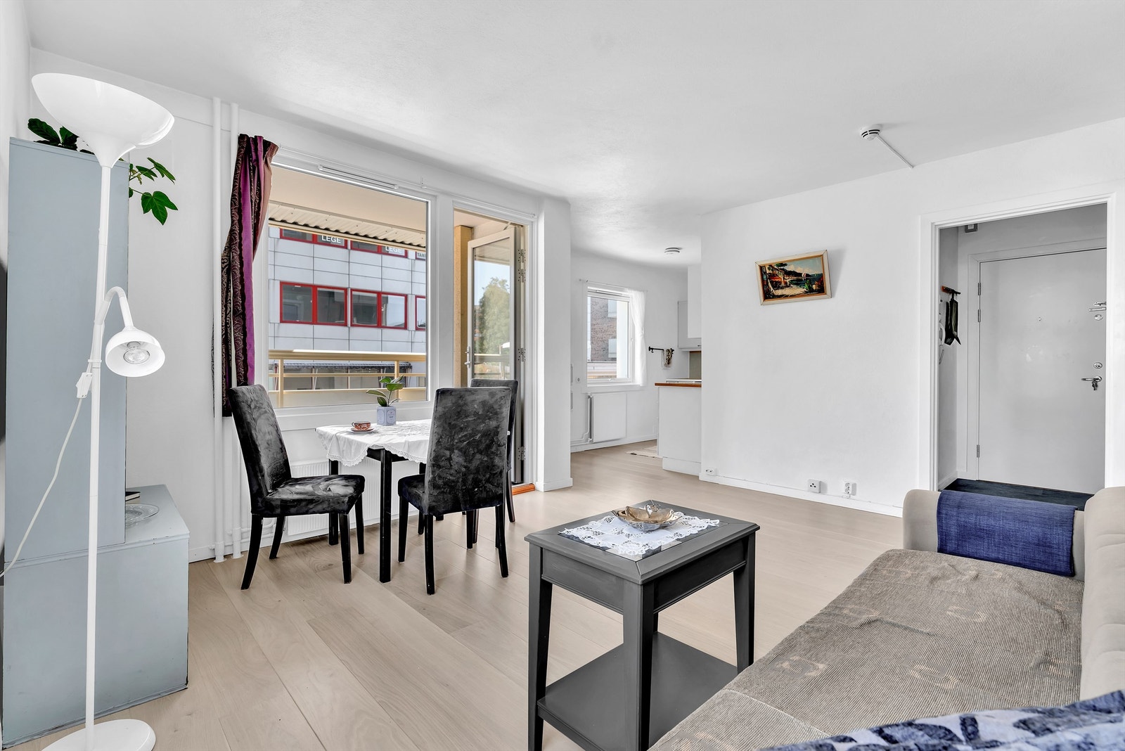 Utgang til balkong fra stue. Galleribilde
