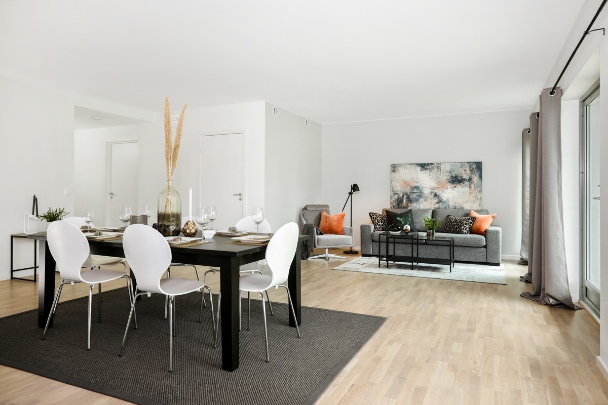 Det er plass til både sofagruppe og spisebord Galleribilde