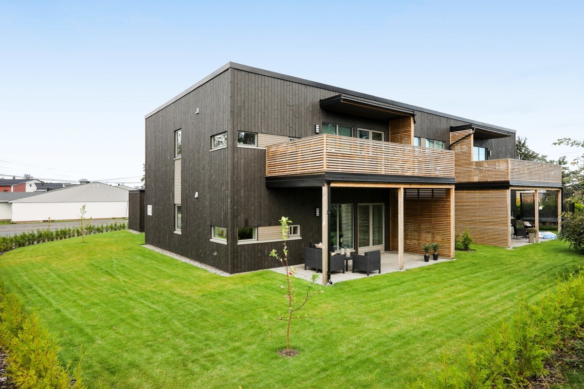 Leiligheten ligger på enden og har store utearealer Galleribilde