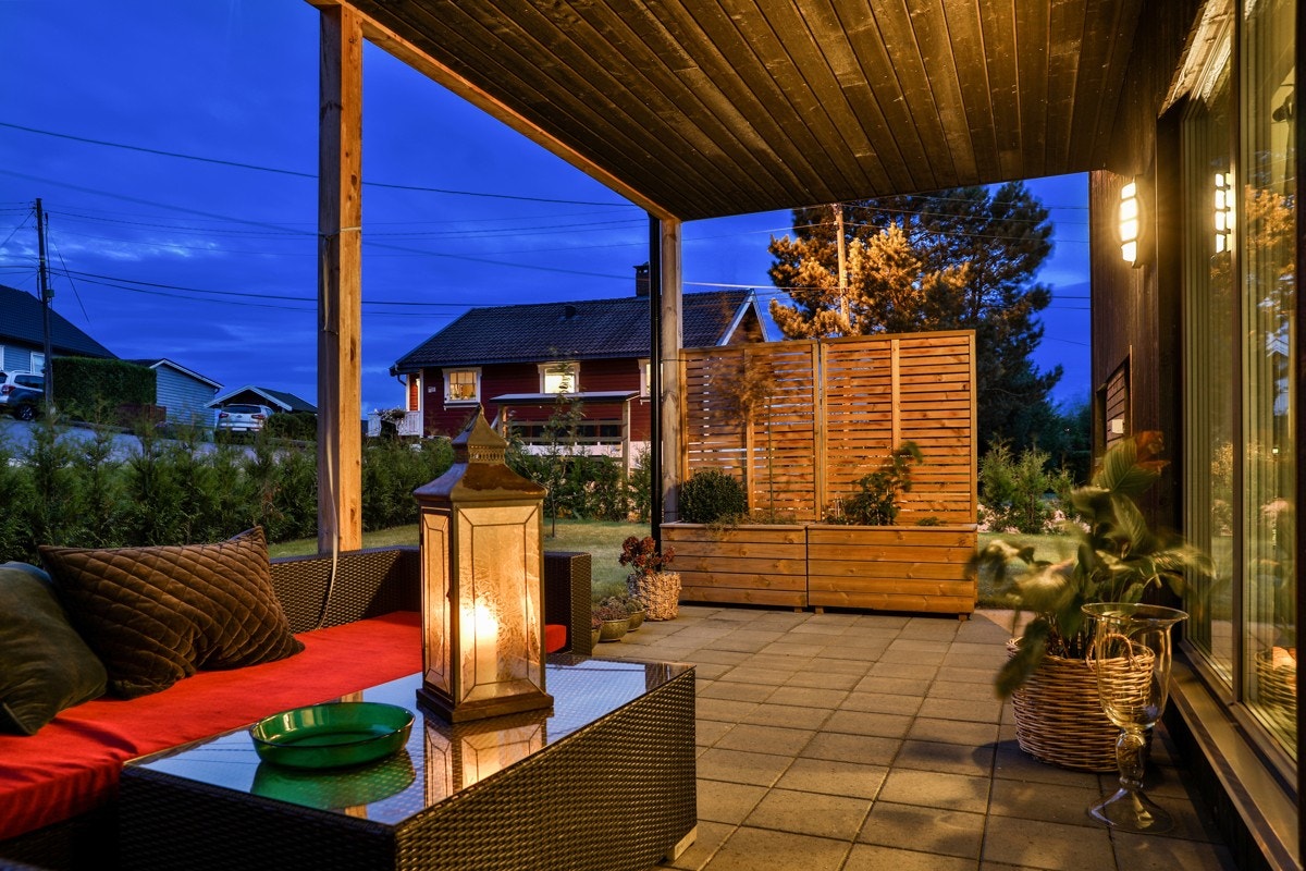 På terrassen kan du nyte sene sommerkvelder med venner og familie Galleribilde