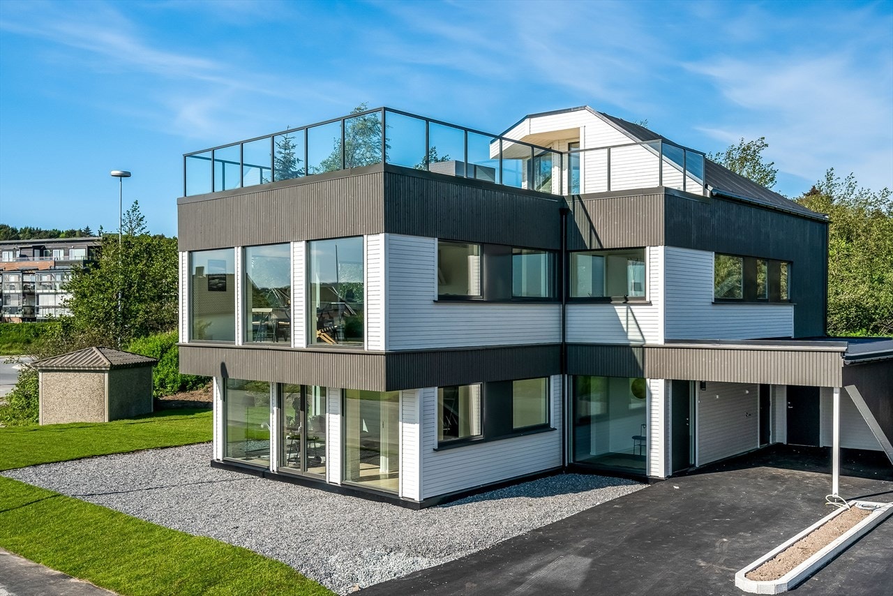 Nyoppført bolig med utleiemulighet Galleribilde