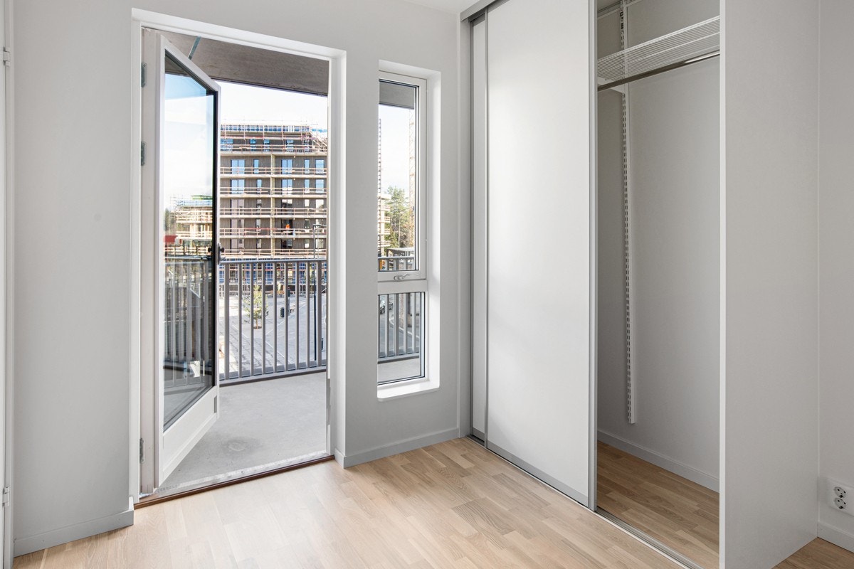 Soverom med skyvedørsgarderobe Galleribilde