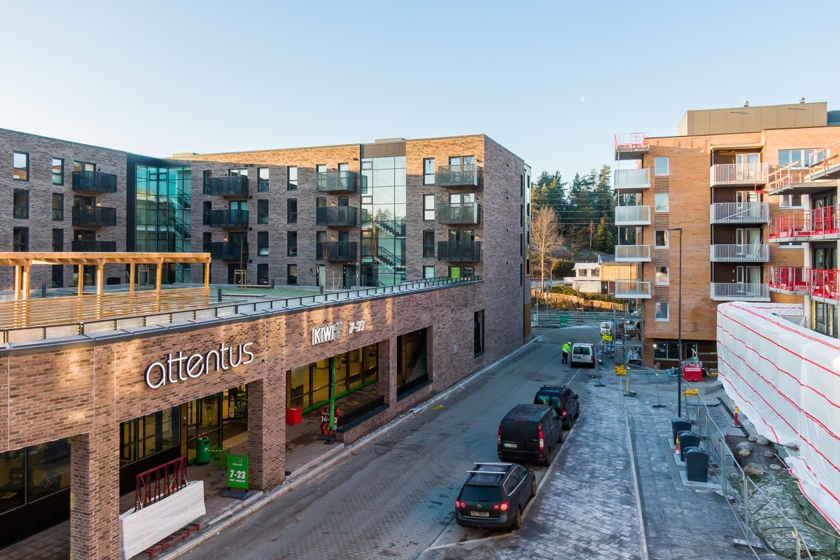 Rett sør for hus 9 ligger Centralen med stor Kiwi butikk i 1. etasje Galleribilde