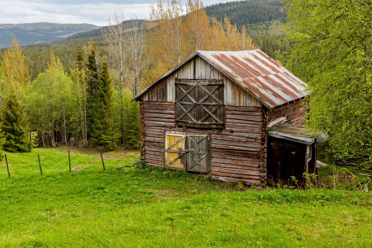 Låve med lagerplass og rom for utedo Galleribilde