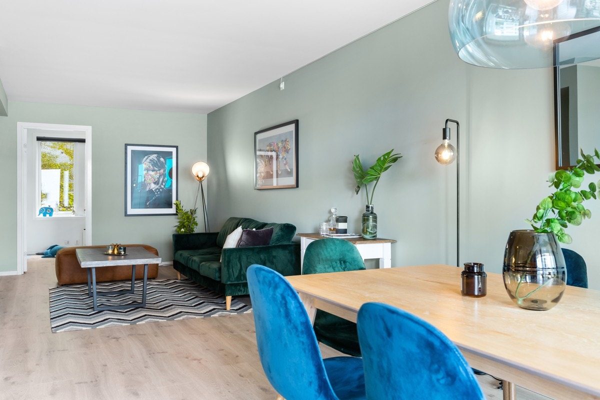 God plass til salong og spisestue Galleribilde