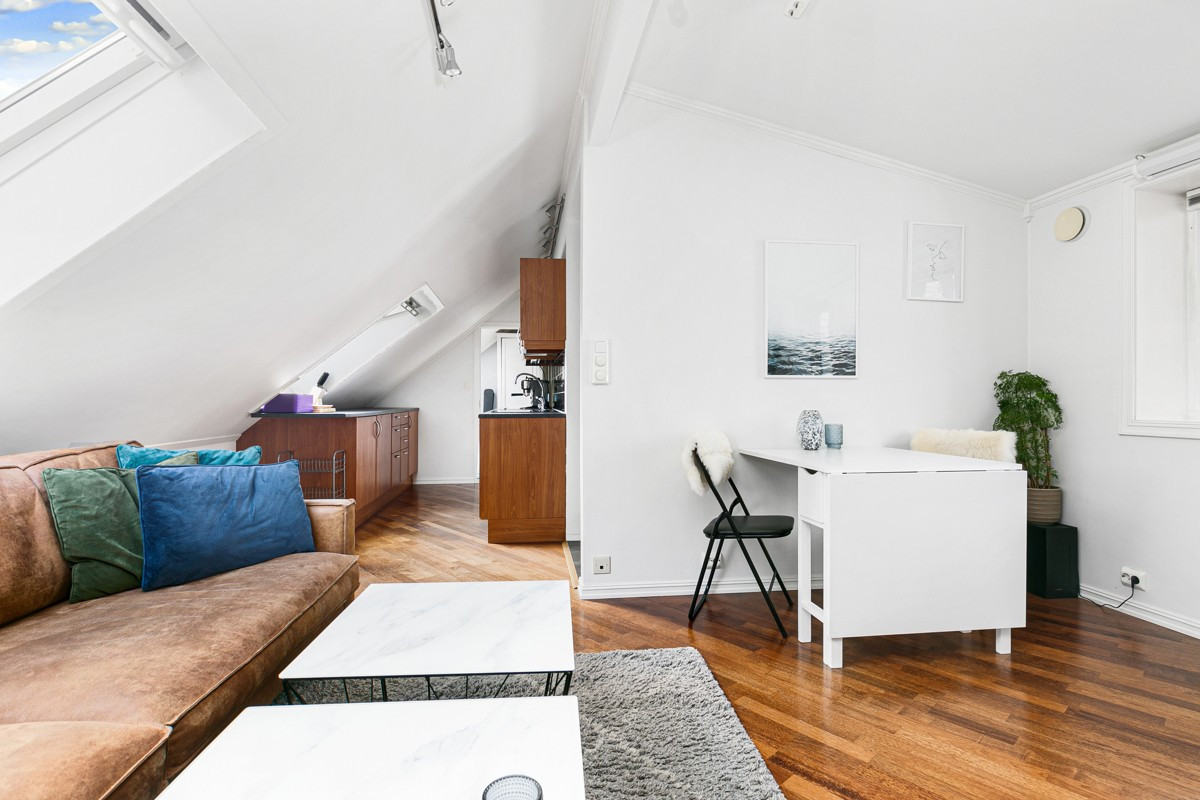 God plass til sittegruppe og spisebord