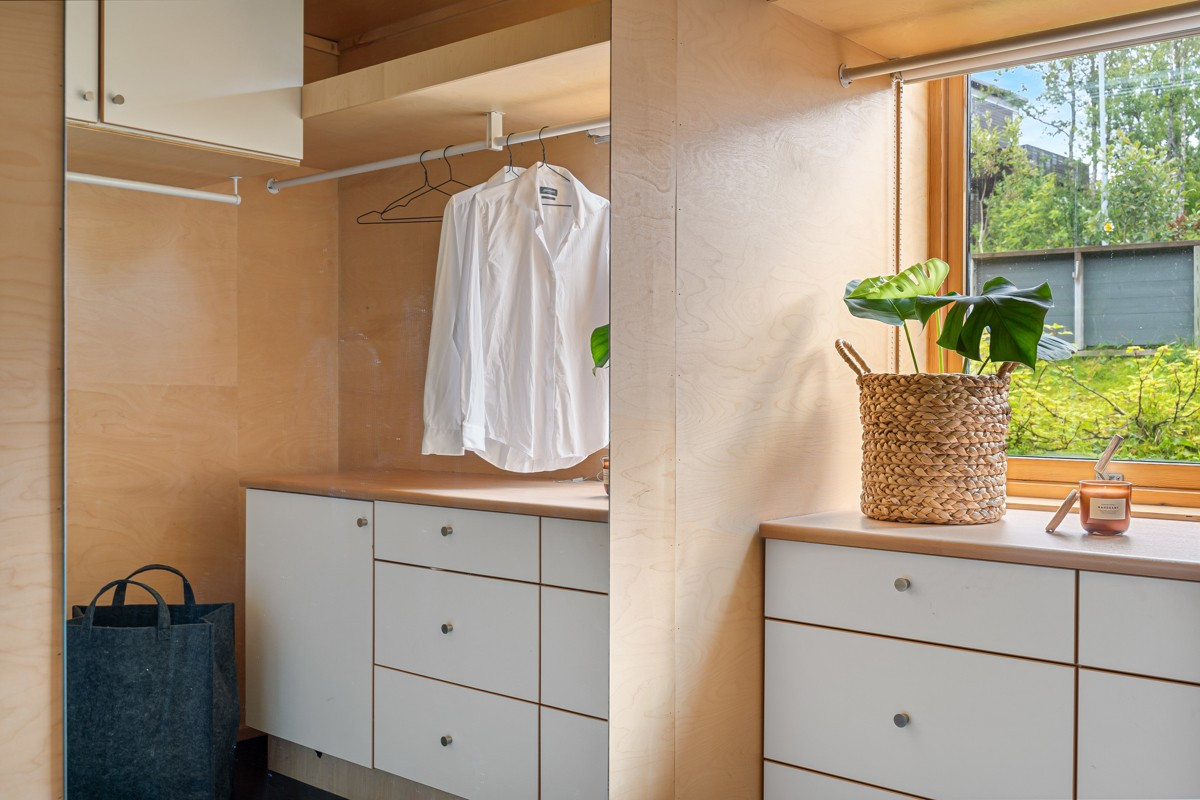 Walk-in closet
