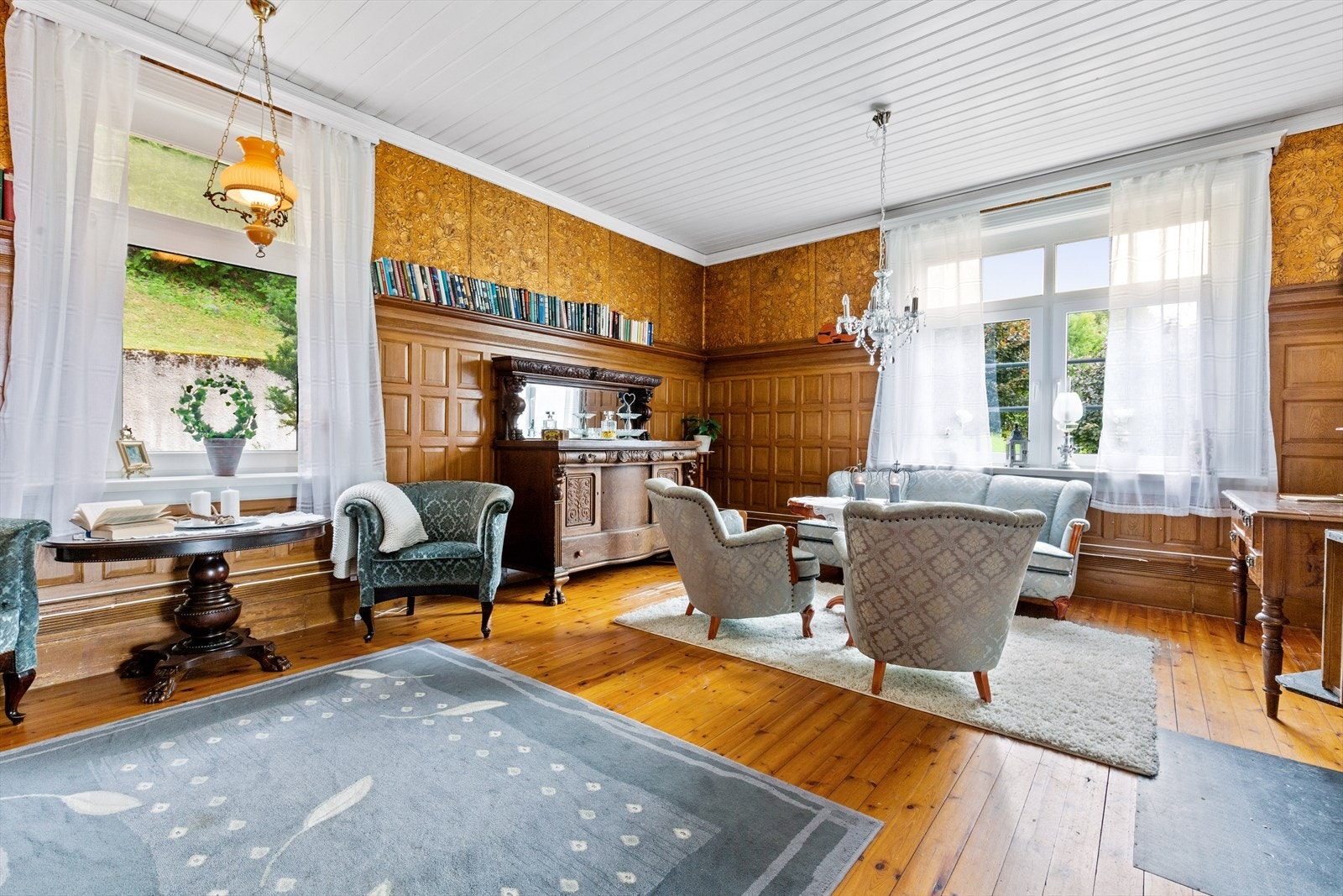 Kontor/Bibliotek - Villaen har vært vertskap for Bjørnstjerne Bjørnson, hvor ett av hans dikt ble skrevet. Galleribilde