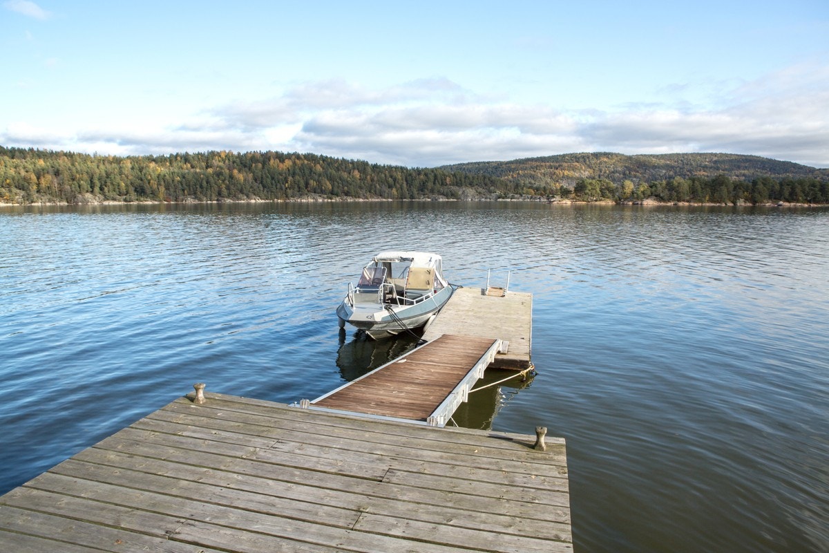 Brygge - god dybde for båt - ca. 1,5 meters dybde ved lavvann Galleribilde