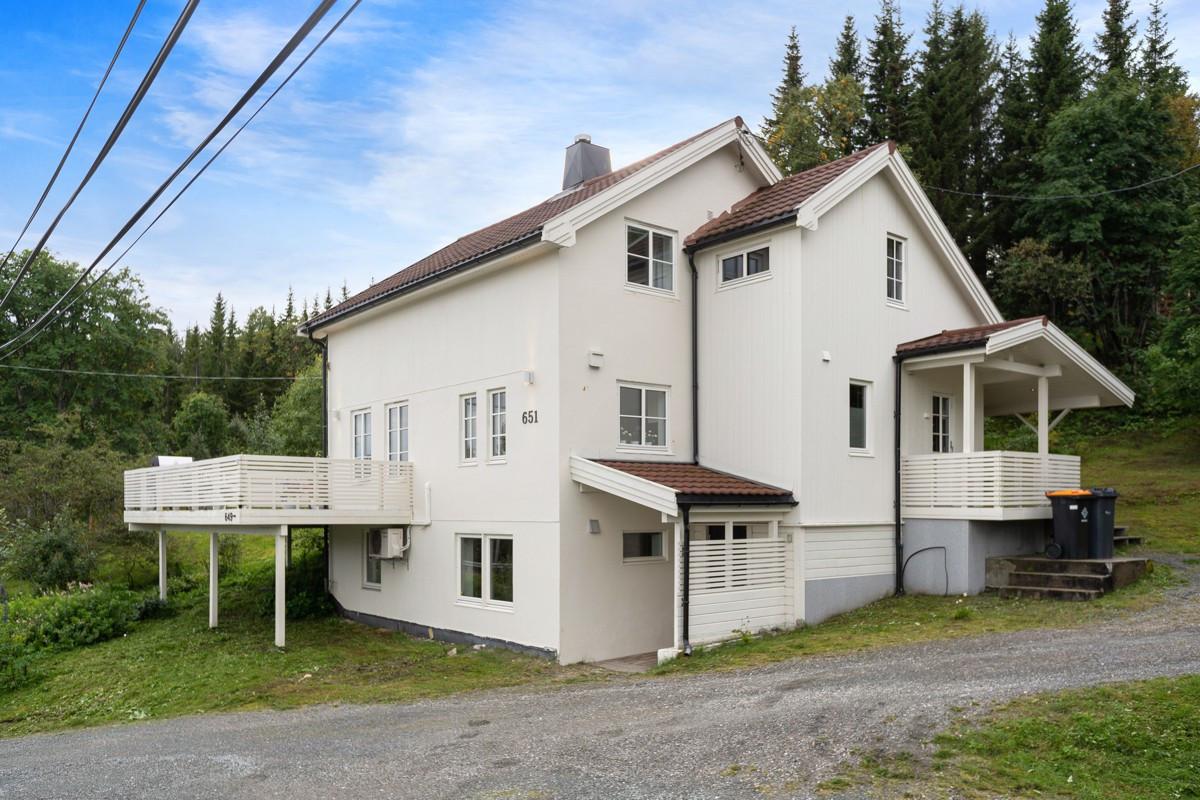 En betydelig oppgradert enebolig i barnevennlige Eidkjosen!