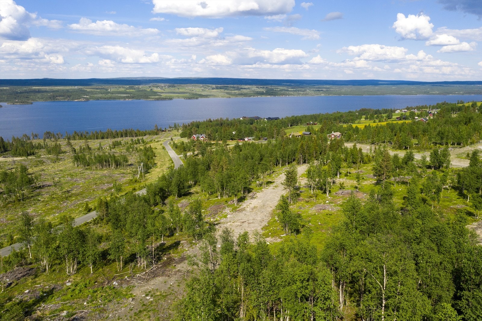 En 10-15 minutters kjøretur unna ligger alpinsenterne Bualie og Storefjell, og her er det full fart om
vinteren. Galleribilde