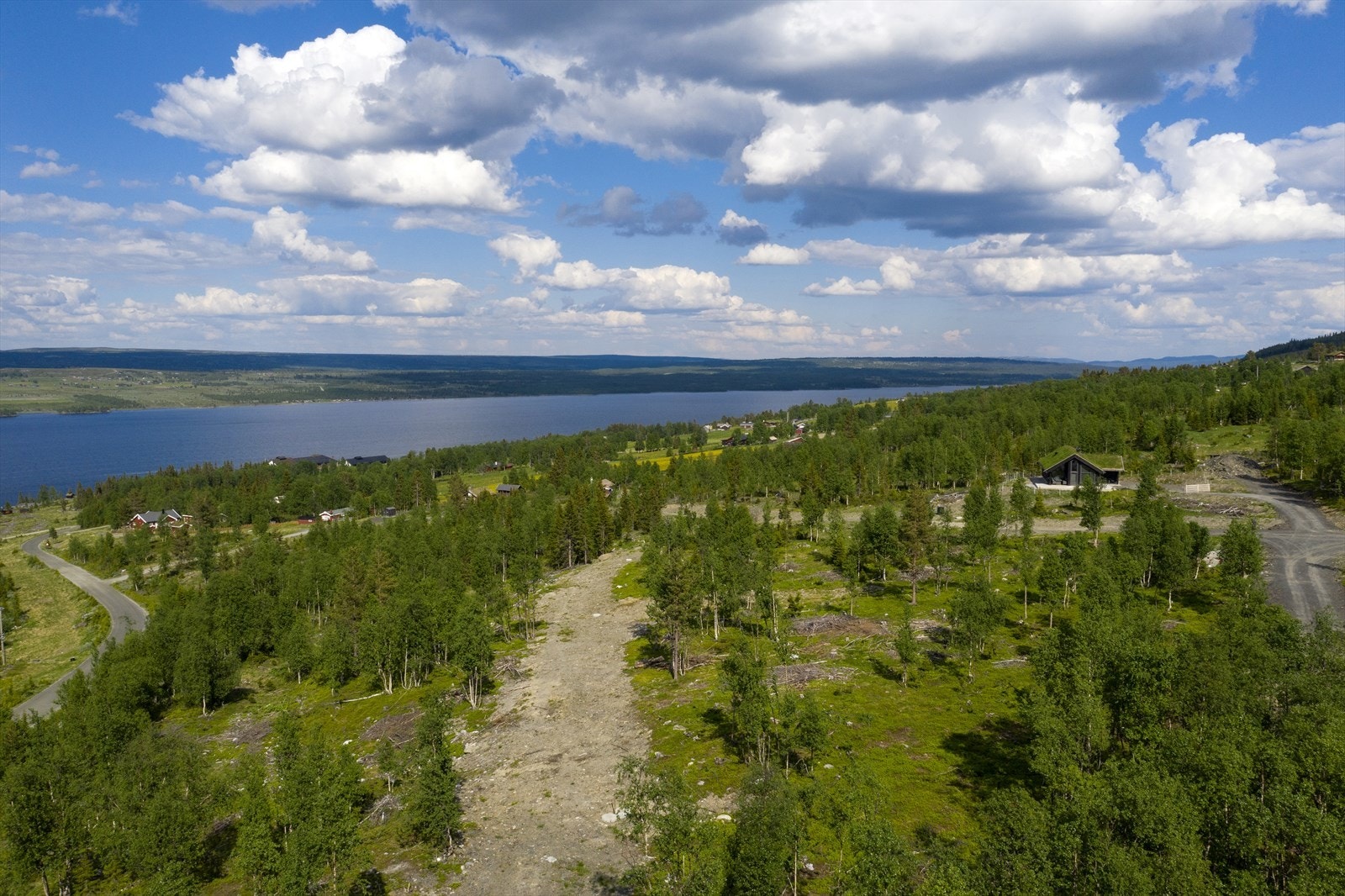 Dronebilde med utsikt over Tislefjorden Galleribilde
