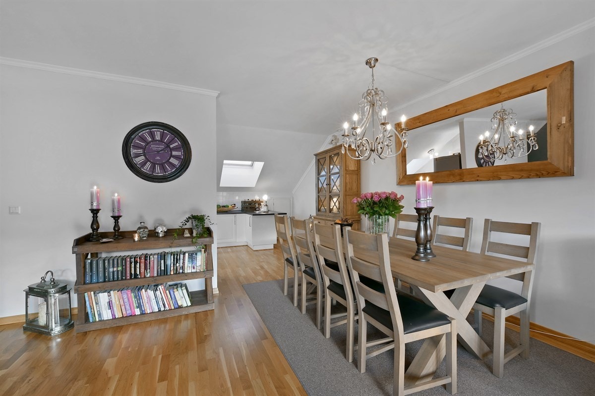 Stuen har god plass for spisebord. Galleribilde