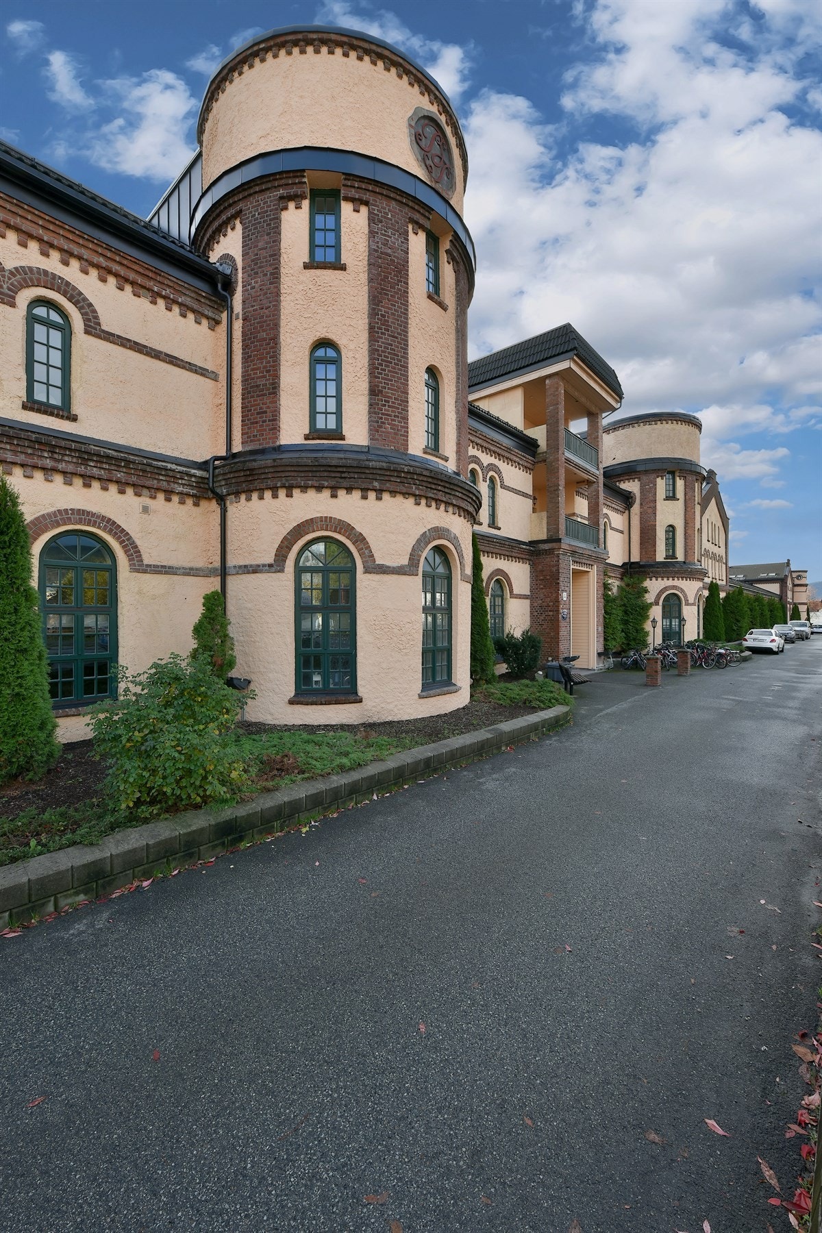 Universitetet i Sørøst-Norge har en av landets mest moderne lokaler på Papirbredden som ligger i sentrum. Galleribilde