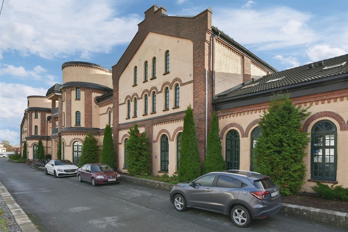 Det er også kort vei til Drammen stasjon med hyppige togavganger, bl.a. til Oslo. Galleribilde