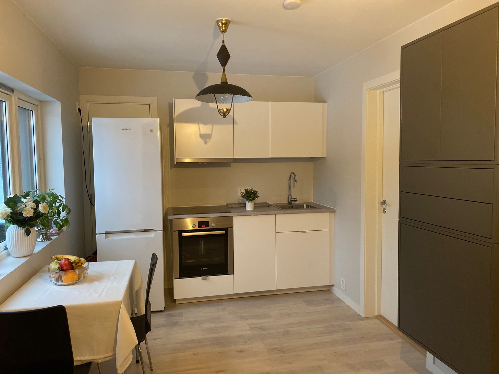 kjøkken med spiseplass Galleribilde