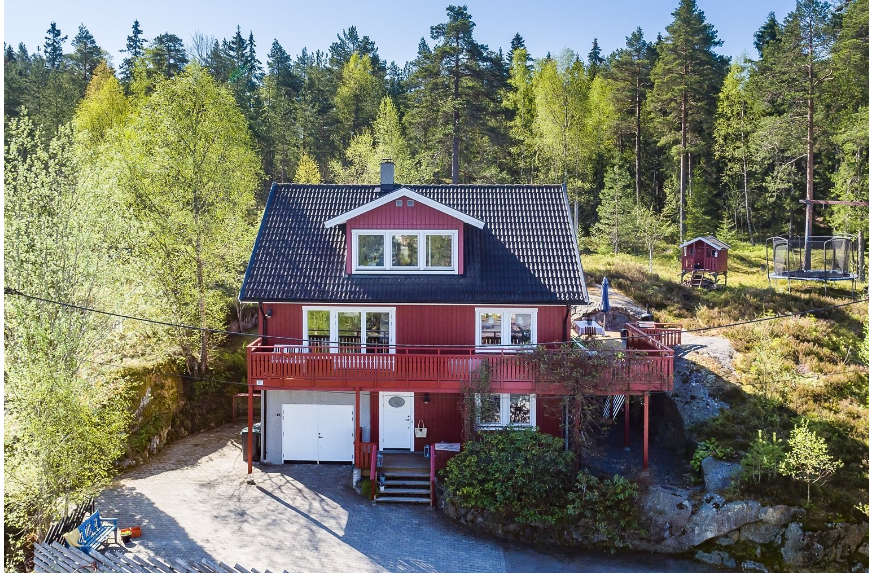 Leiligheten ligger nede til høyre i boligens første etasje/sokkel Galleribilde