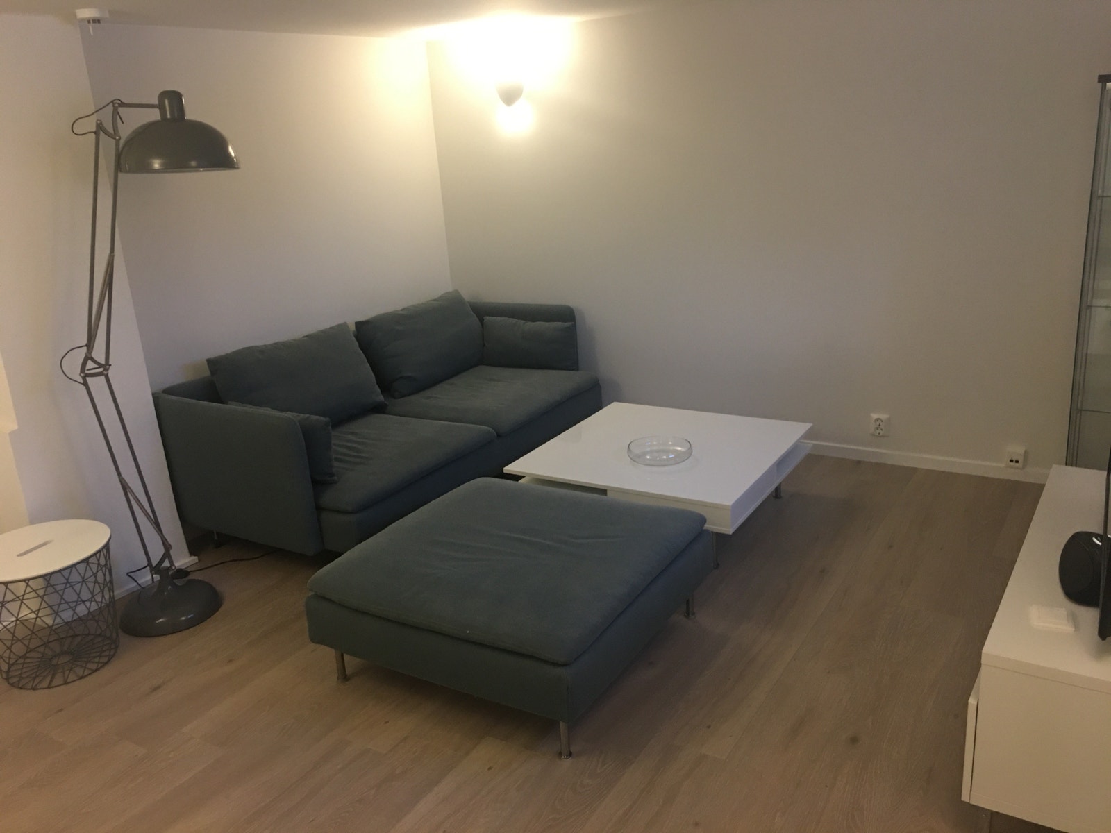 Koselig sofakrok på stue. Varme i alle gulv. Galleribilde