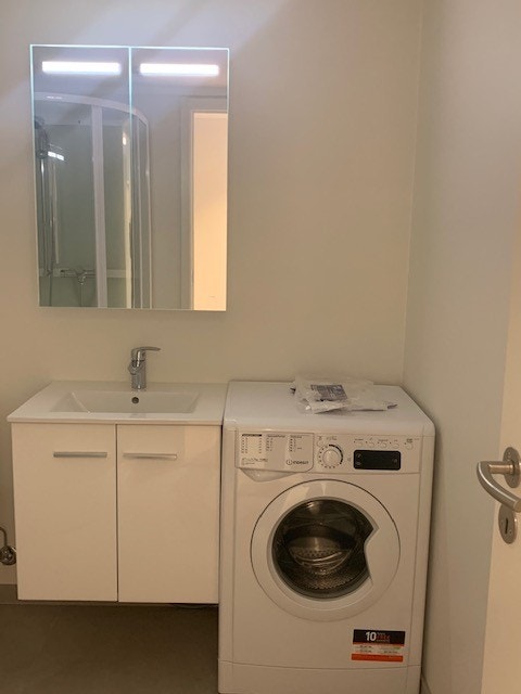 Bad med vaskemaskin Galleribilde