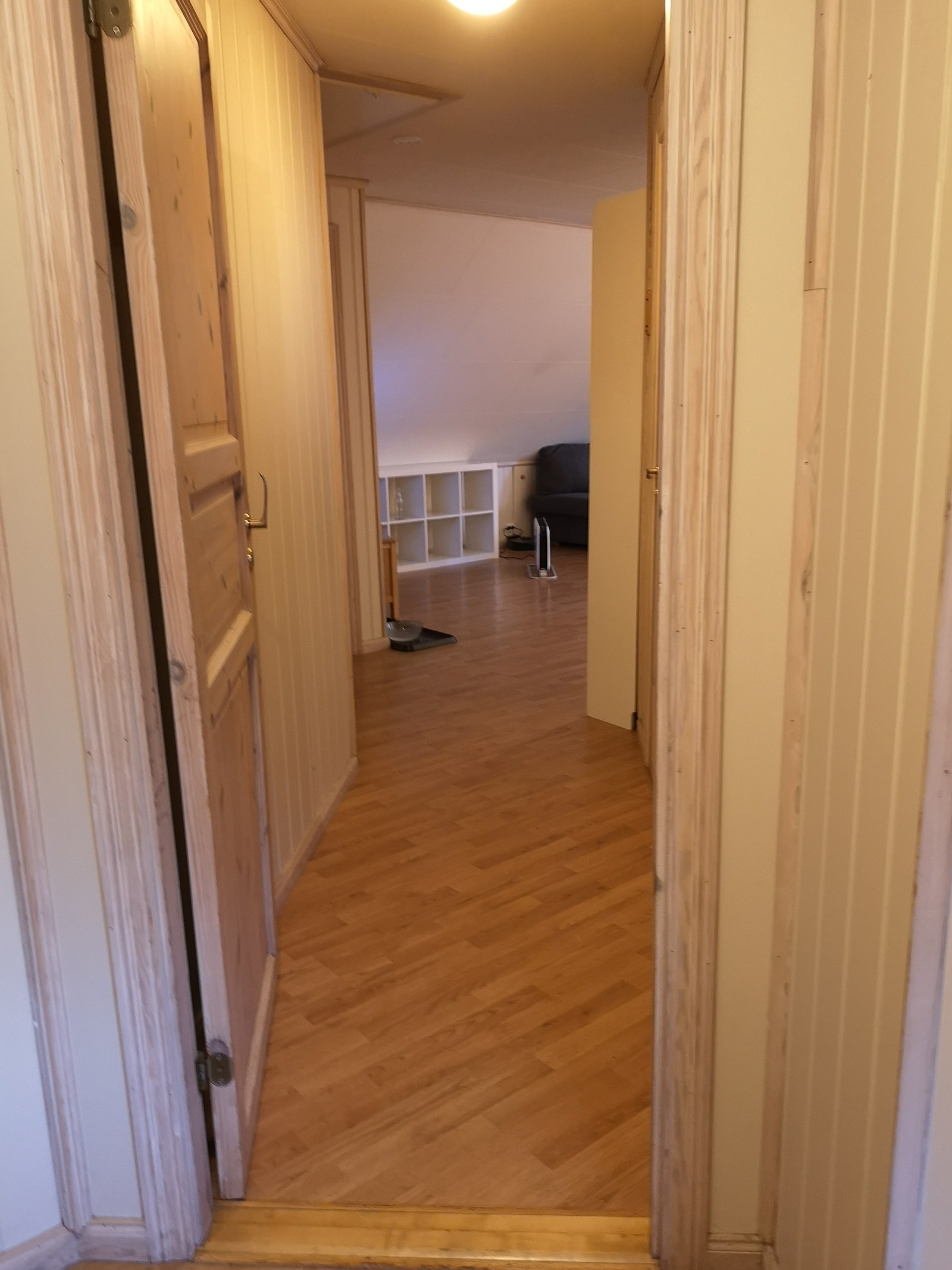 Gang fra inngangsparti. Galleribilde