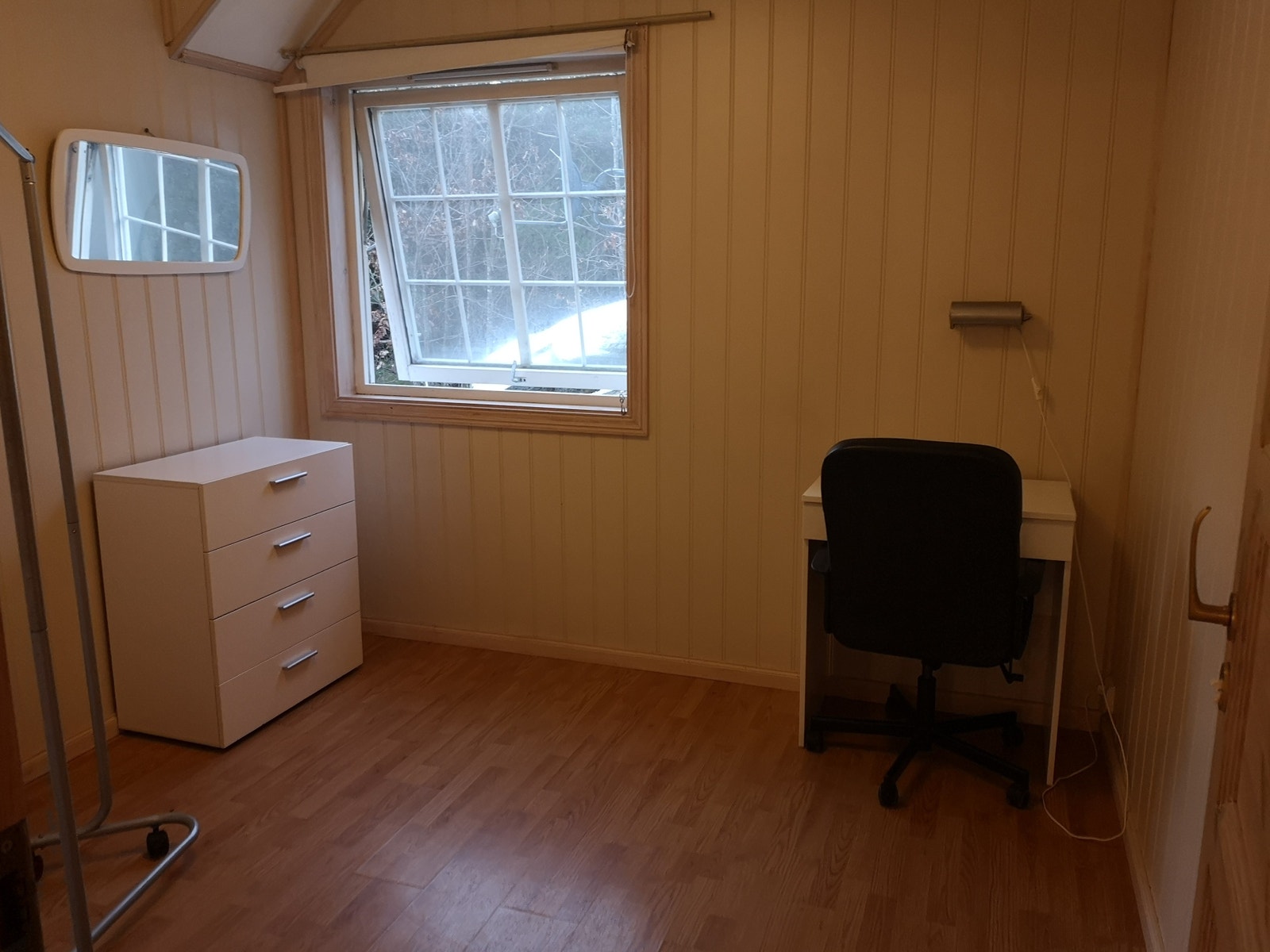 Soverom / Rom 2. Har nå en 90 seng. Galleribilde