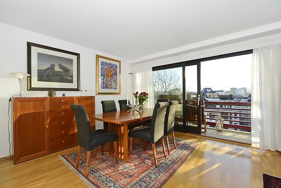 Stue med utgang balkong private møbler Galleribilde