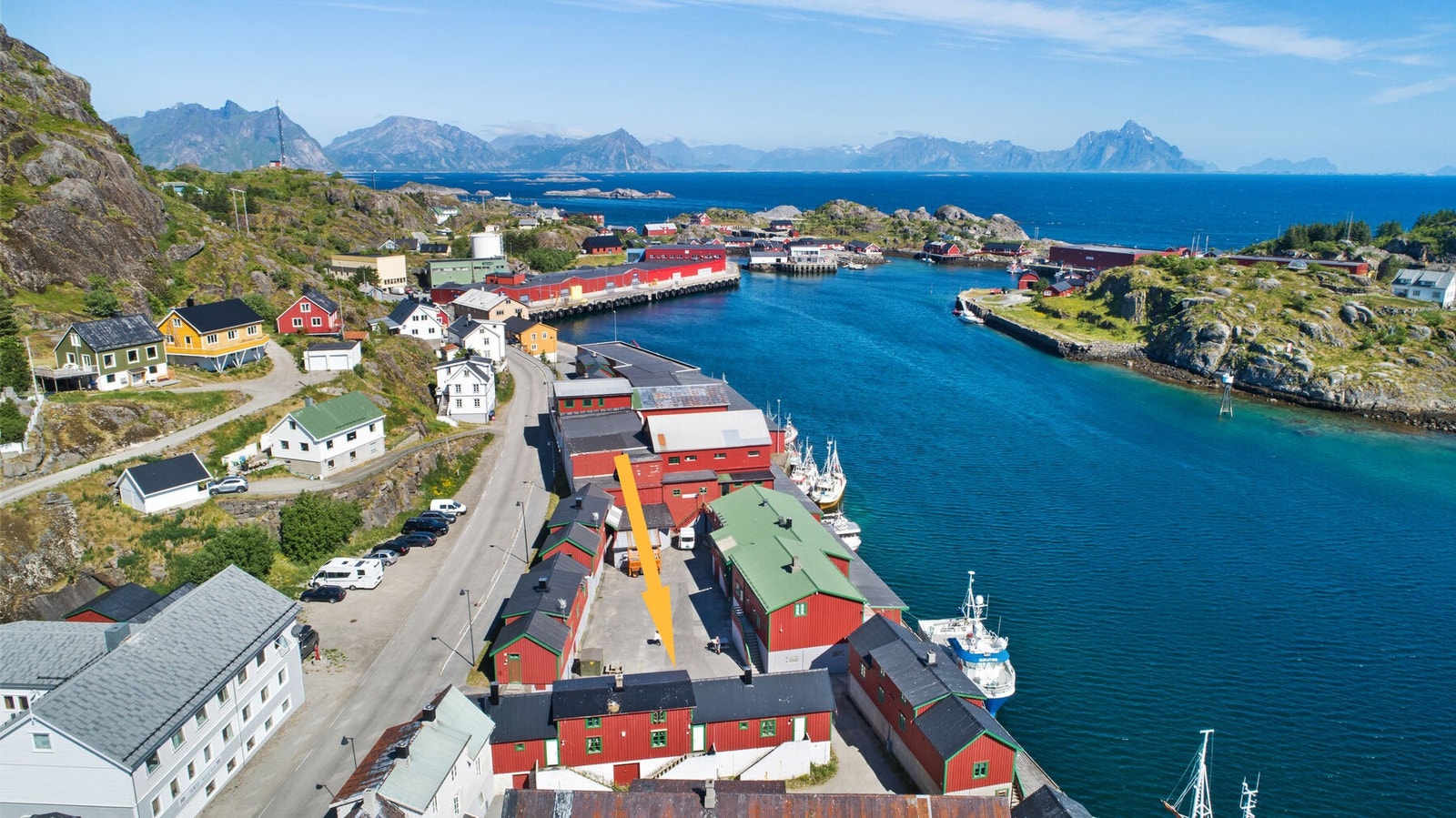 Oversiktsbilde mot fiskemottak og filefabrikk Galleribilde
