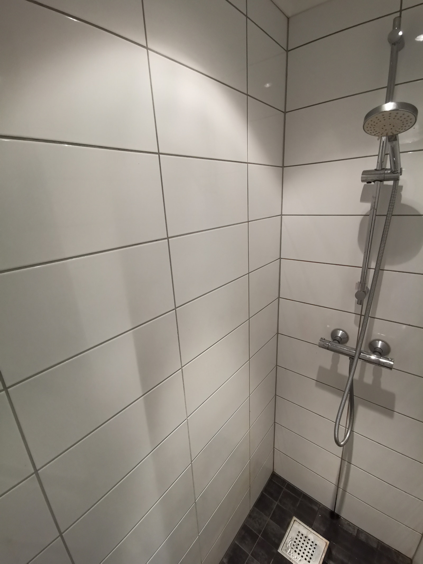 Helfliset dusjnisje Galleribilde