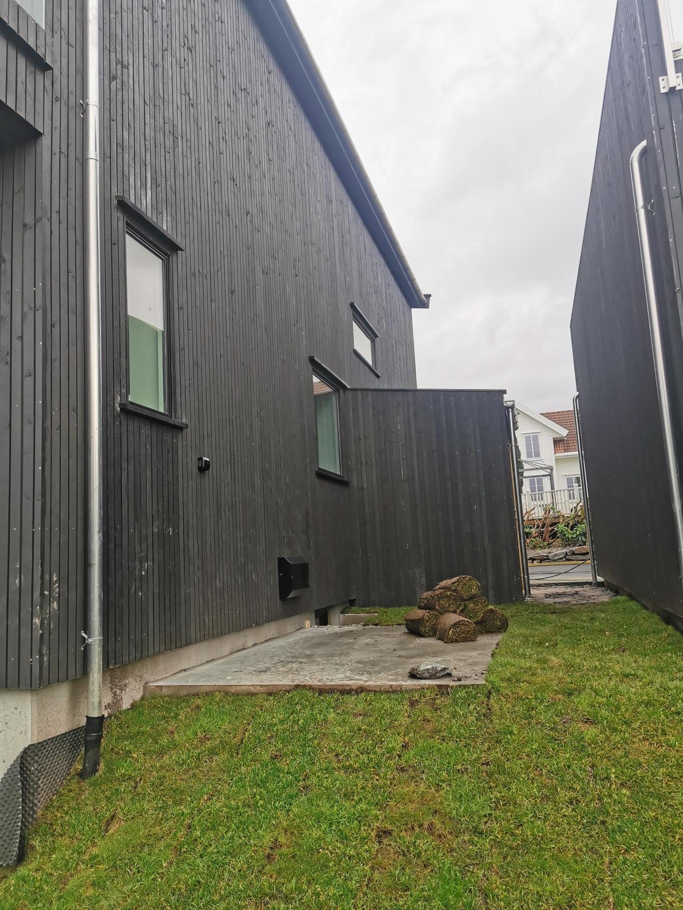 Platting og utvendig bod tilhørende leilighet Galleribilde