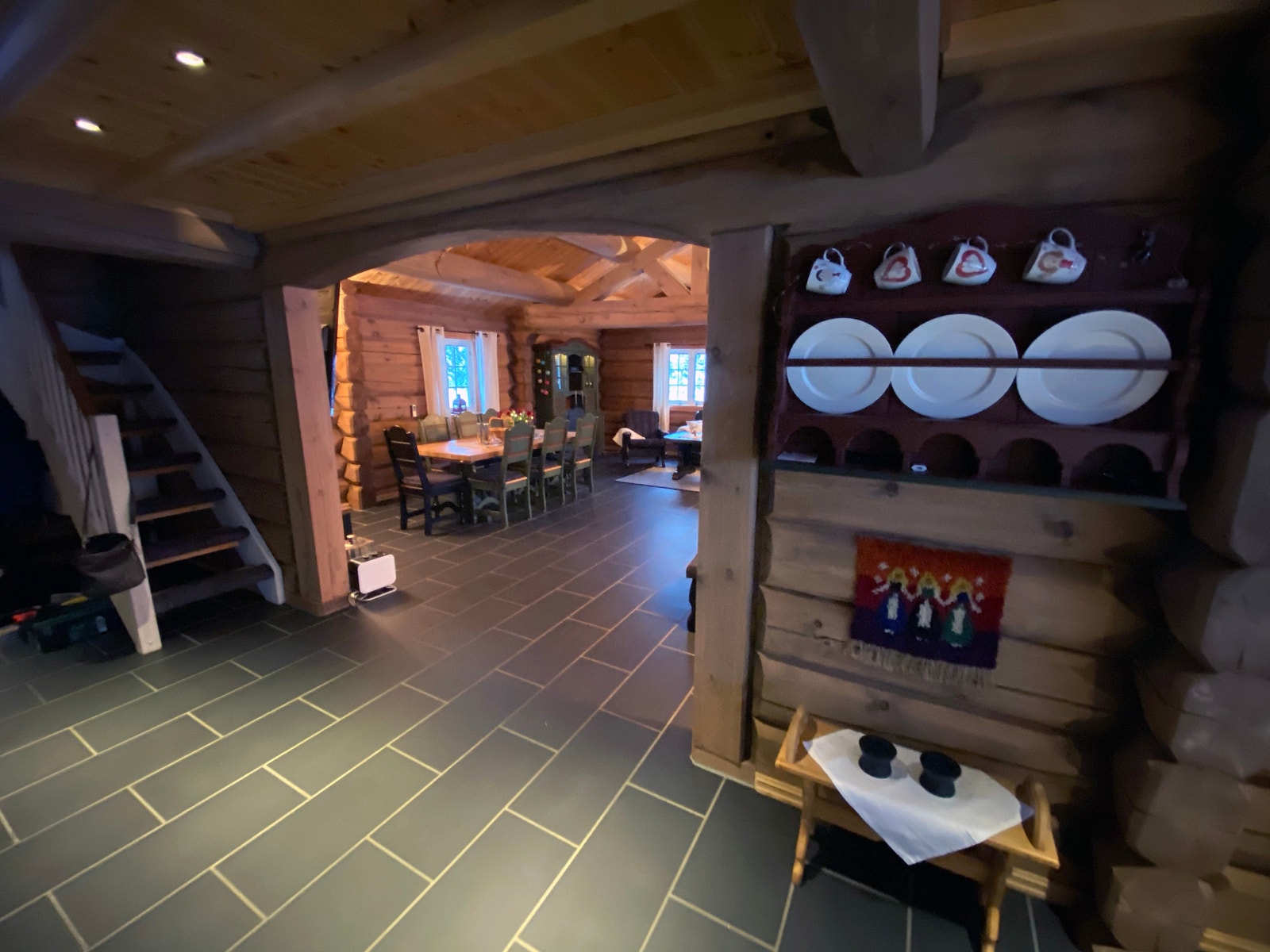 Spisestue med plass til 12 personer. Galleribilde