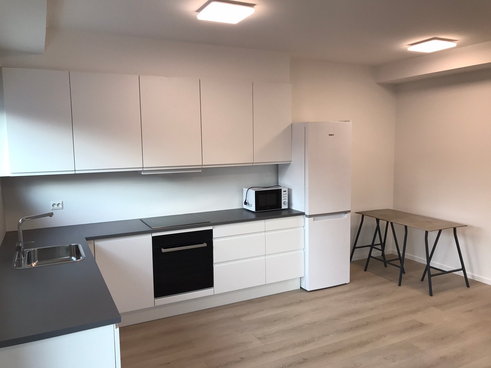 Kjøkken med hvitevarer Galleribilde