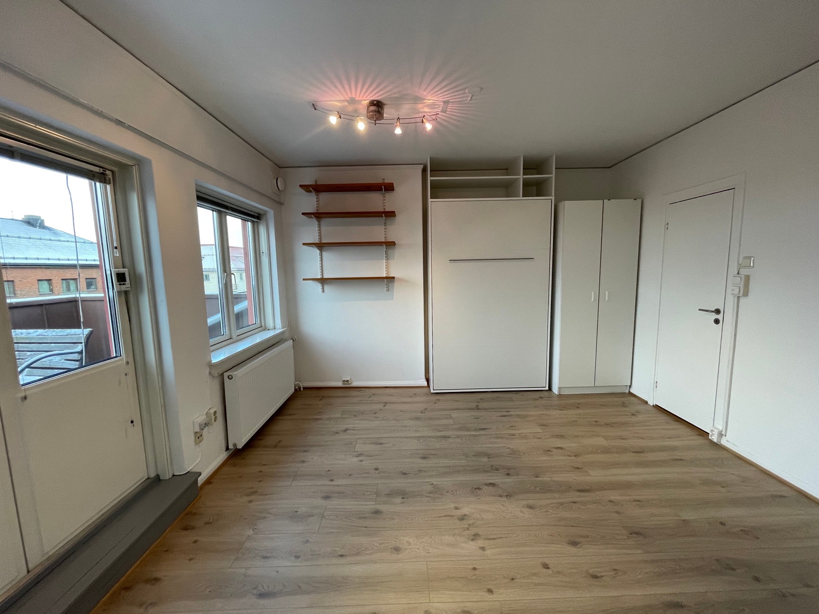 Praktisk skapseng 120 cm bred Galleribilde