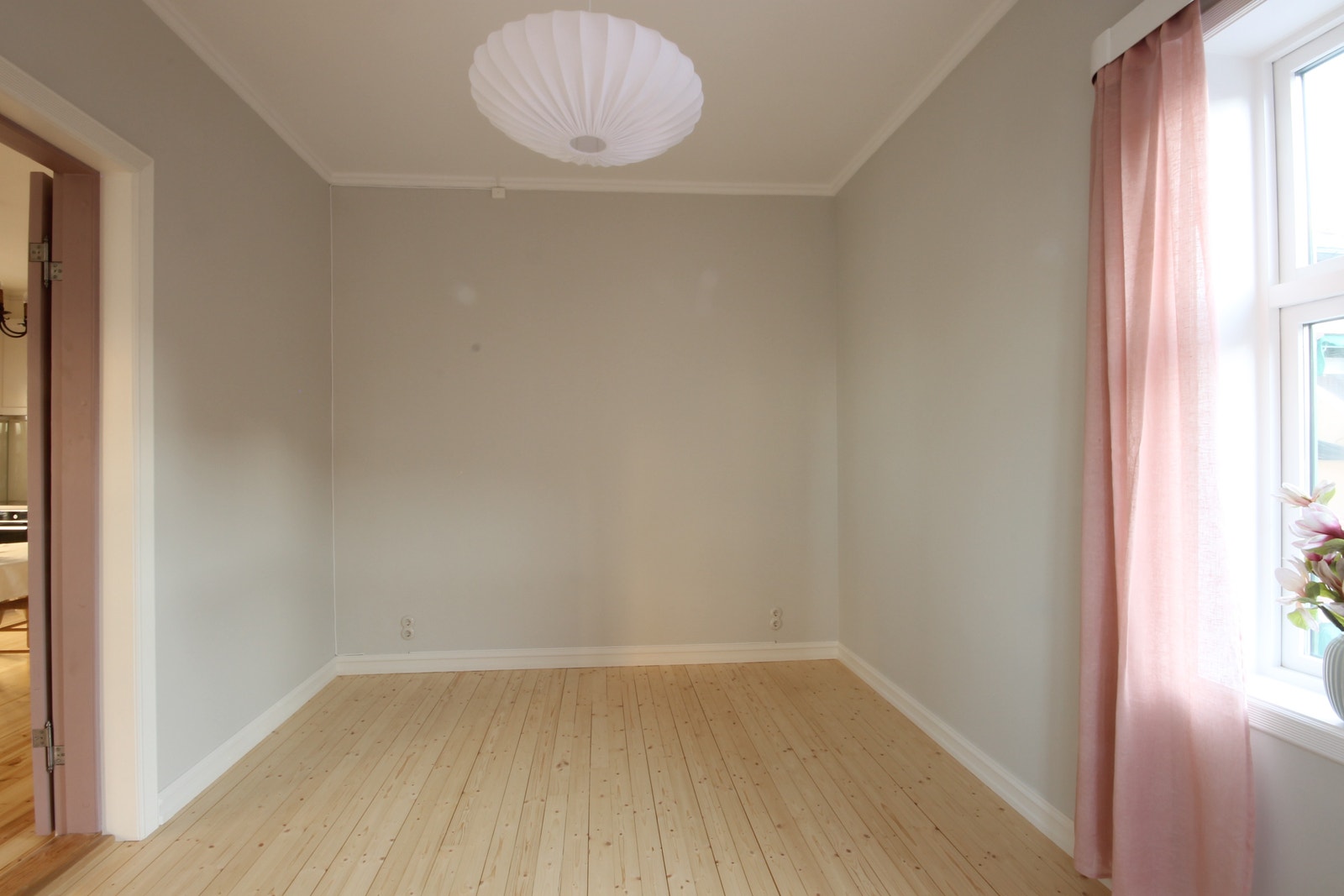 God plass til dobbeltseng Galleribilde