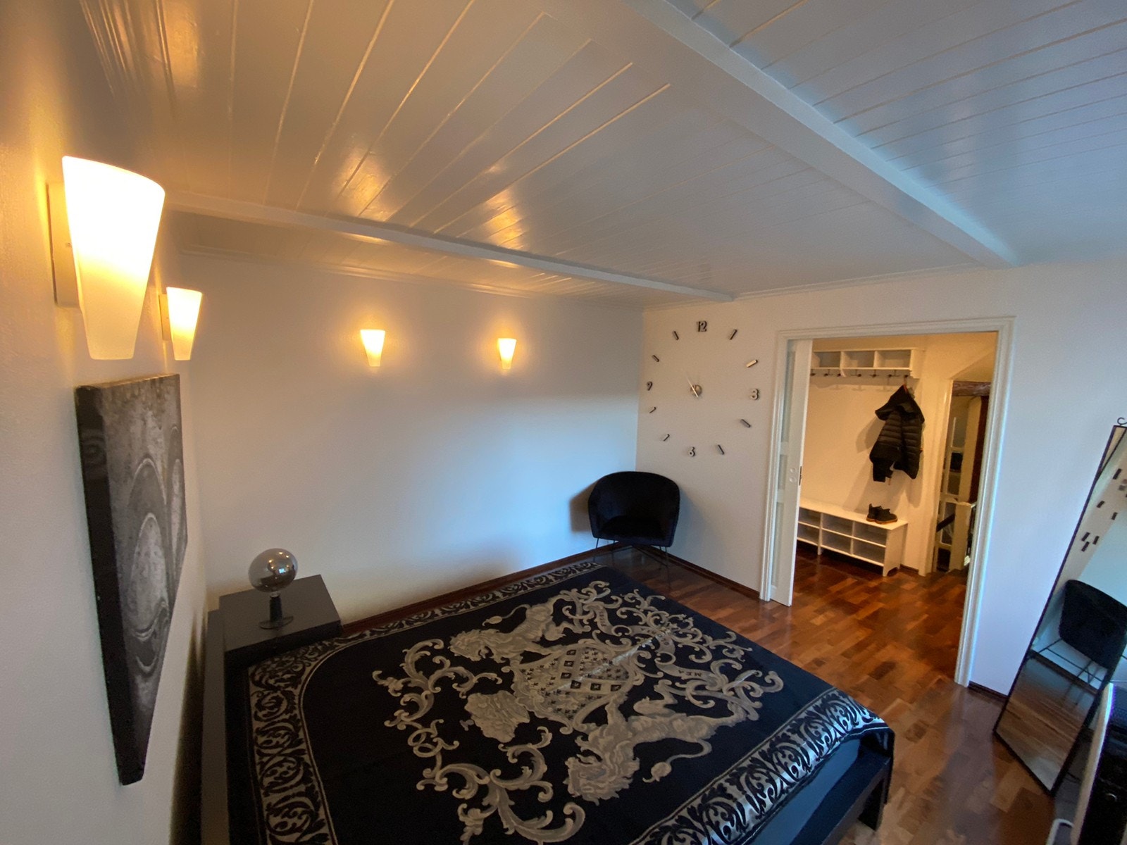 Soverom/walk in closet Galleribilde