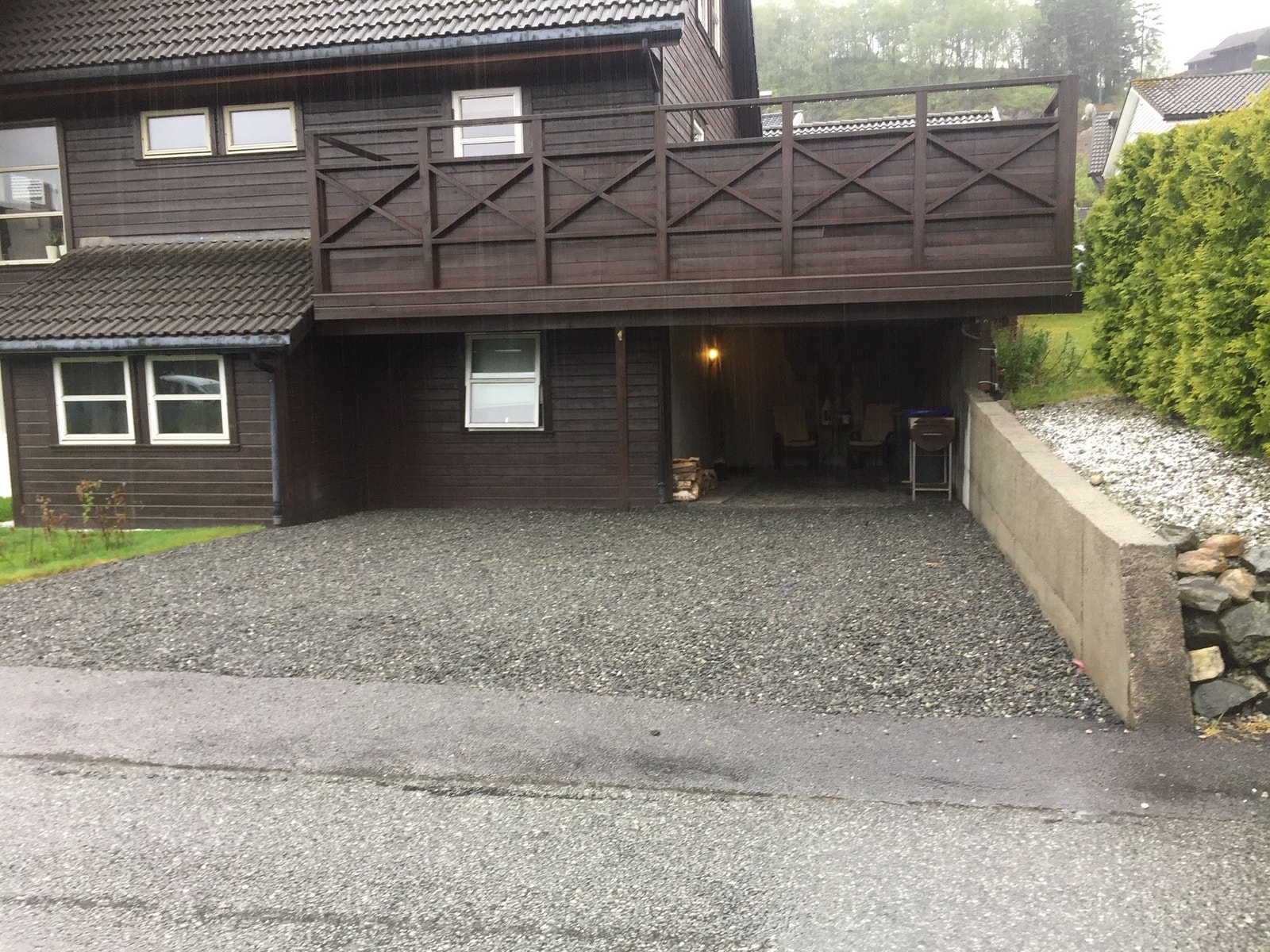 Inngang med carport Galleribilde