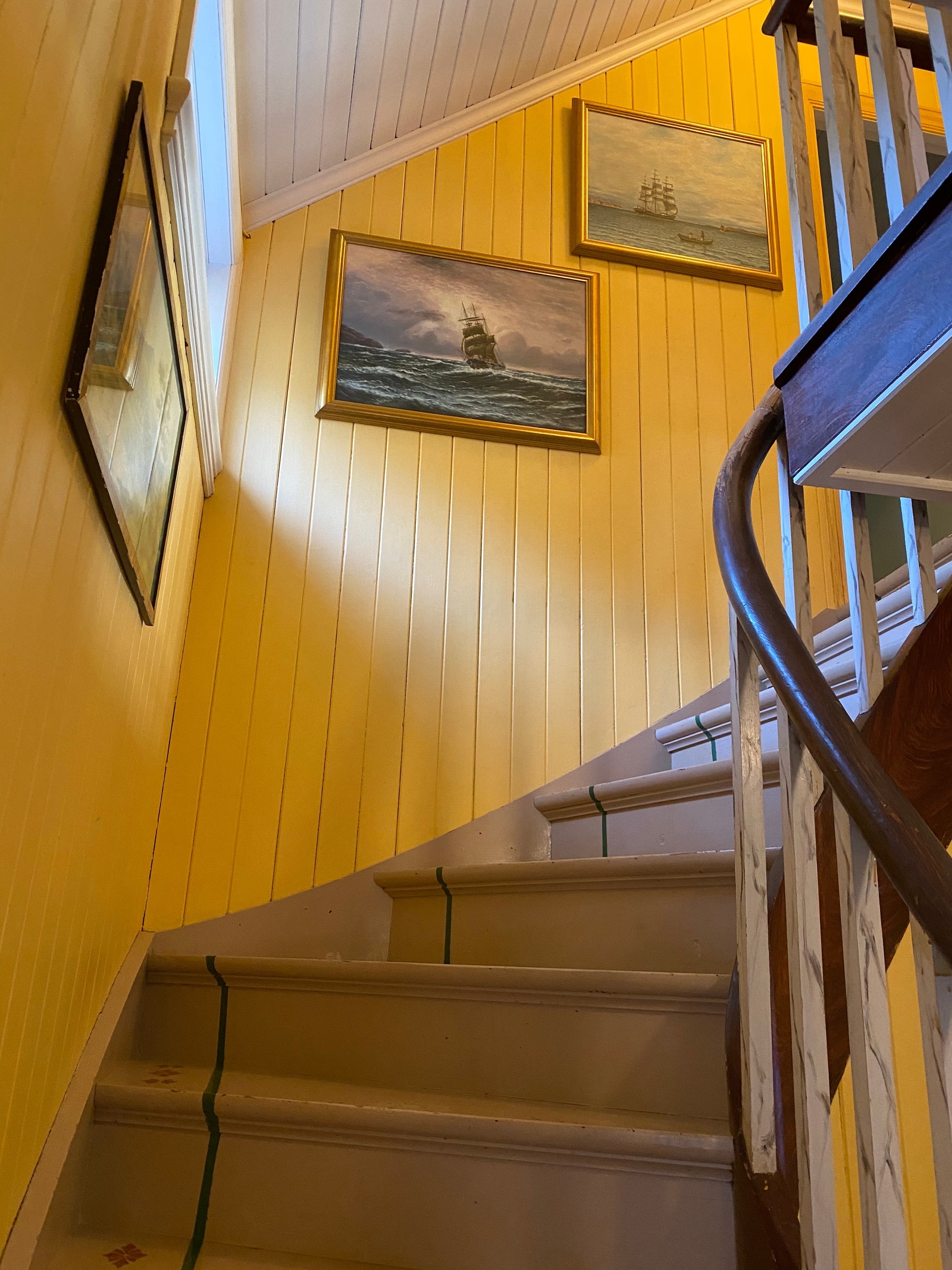 Trapp opp til 2. etasje Galleribilde