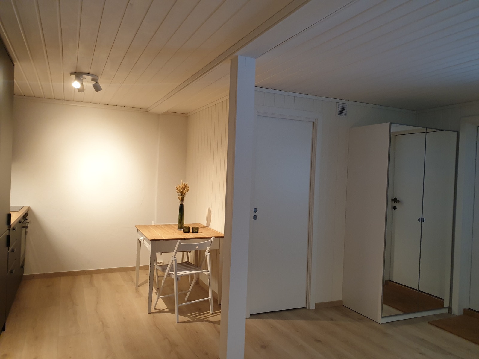 Skyvedør inn til soverom Galleribilde