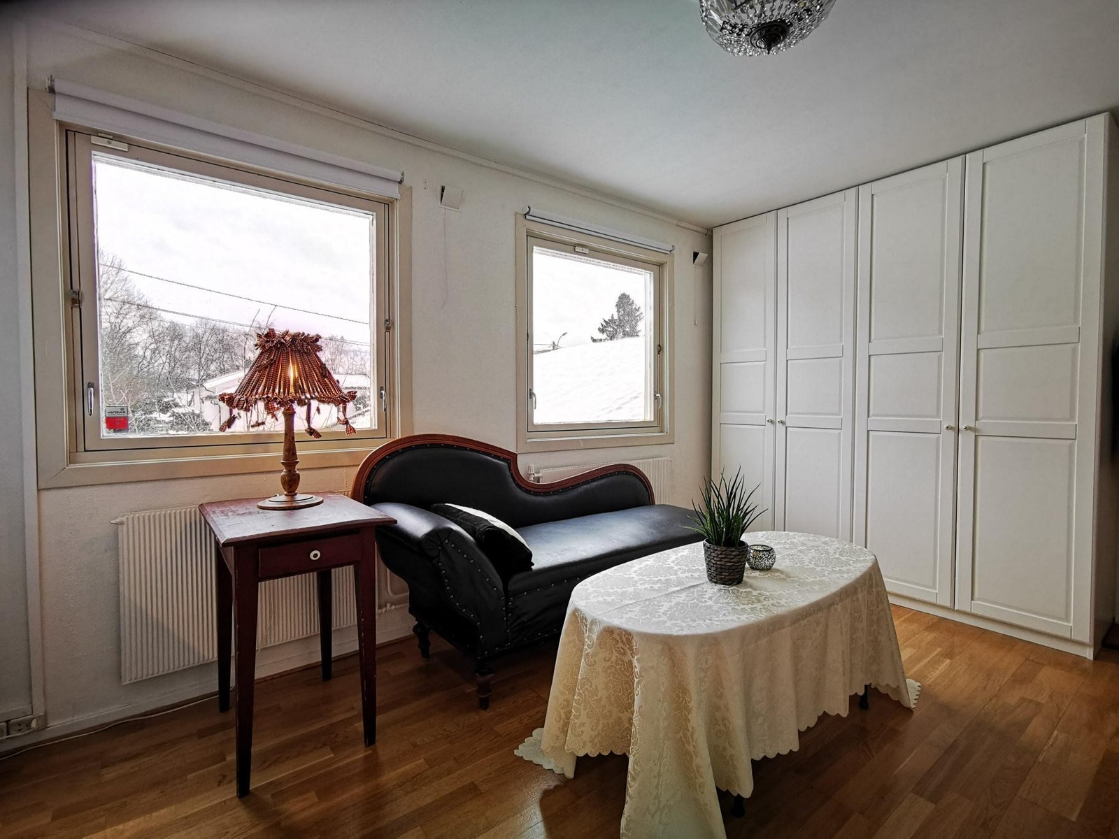 Masse skapplass i stue/kjk Galleribilde